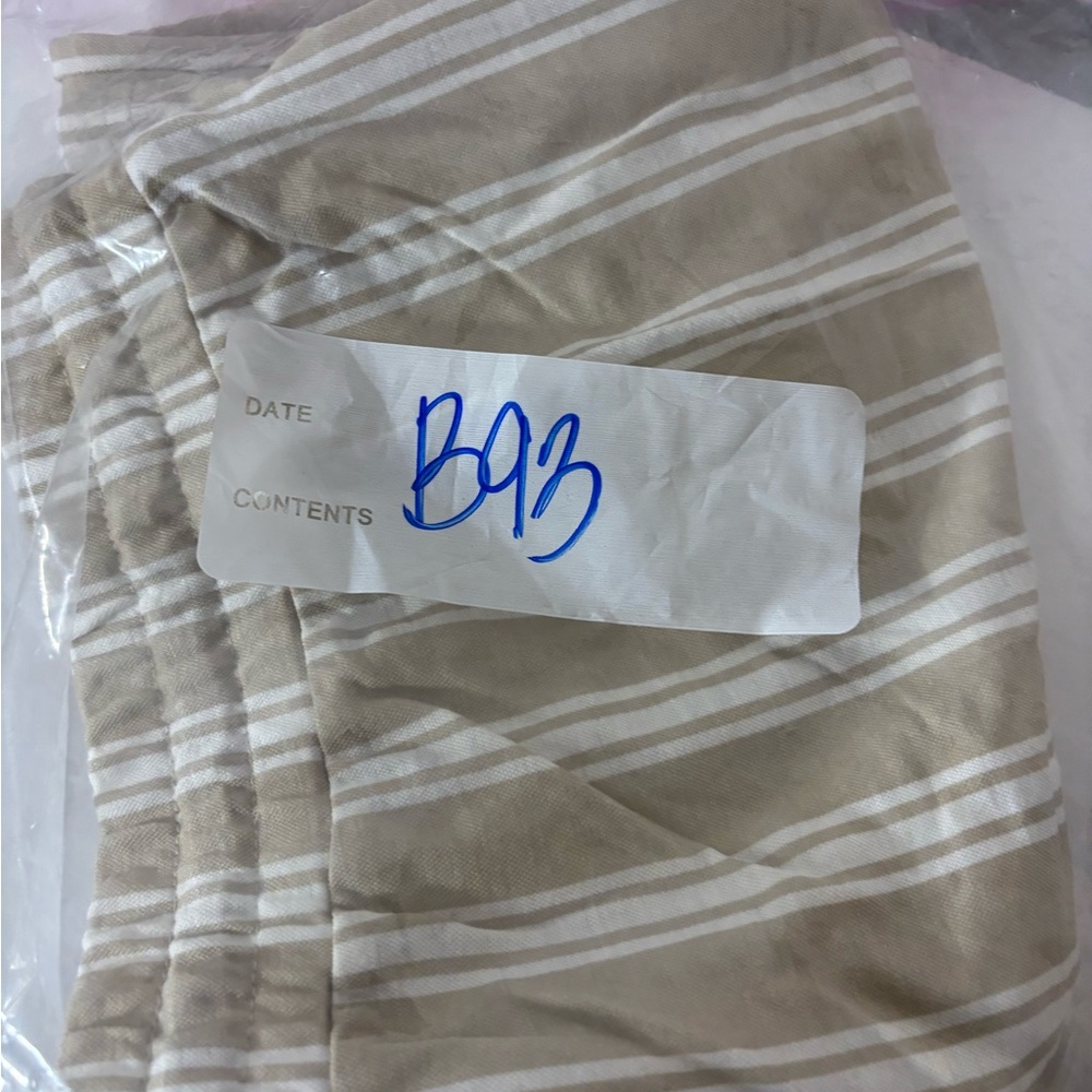 Belle Beach by Kim Gravel Women Medium Petite Tan White Pull on Pants Capri - Picture 5 of 5